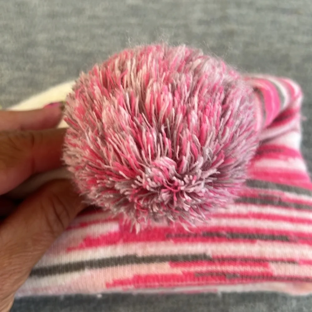 The North Face Beanie Hat Youth Junior M Pink and White Knit Soft Winter Outdoor